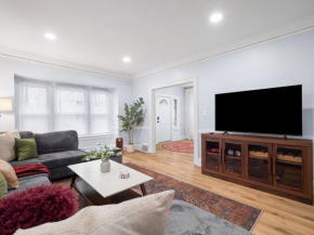 4 Bed 2 Bath Walk to Lakewood Restaurants and Shops